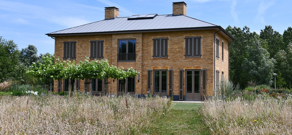 http://Grasland%20met%20bloemenweide%20achtertuin